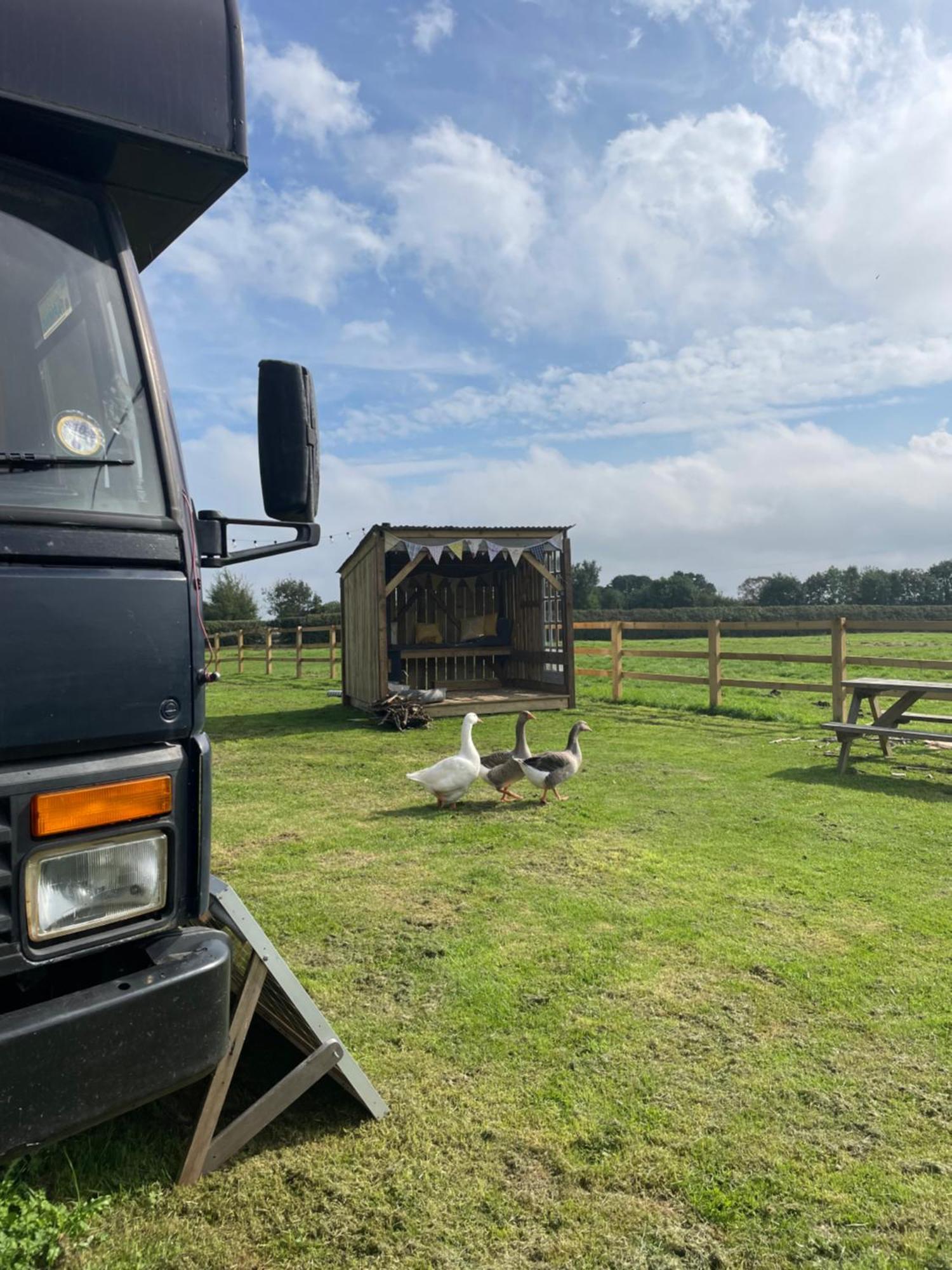 North Yorkshire Horse Box Hotel Bagian luar foto