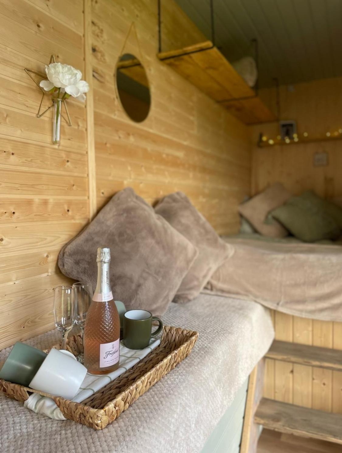 North Yorkshire Horse Box Hotel Bagian luar foto